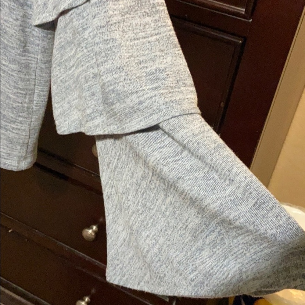 Pullover Top. Euc - image 3